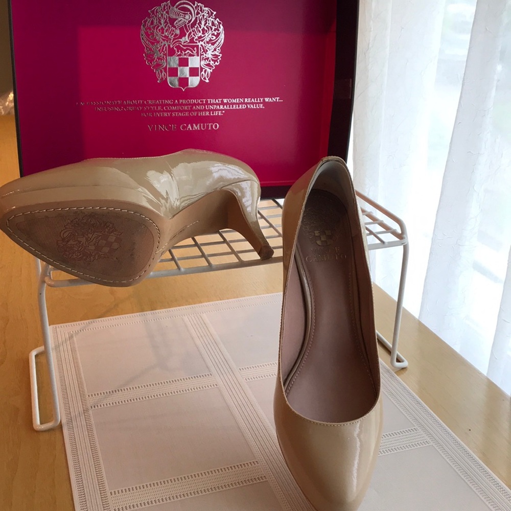 Vince Camuto 3”WORN ONCE patent leather heels.MINT
